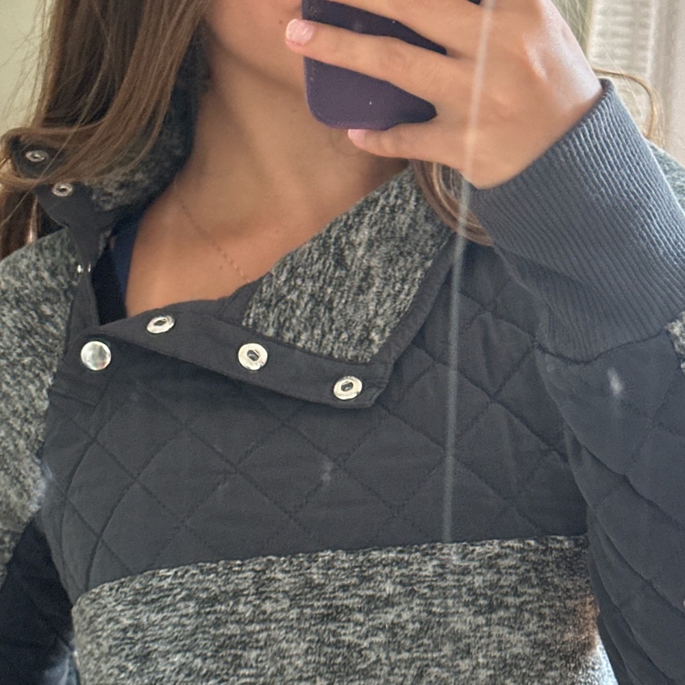 Abercrombie & Fitch Multi-Grey Quilted Sweater w/ Collar Neck & Buttons (XS)